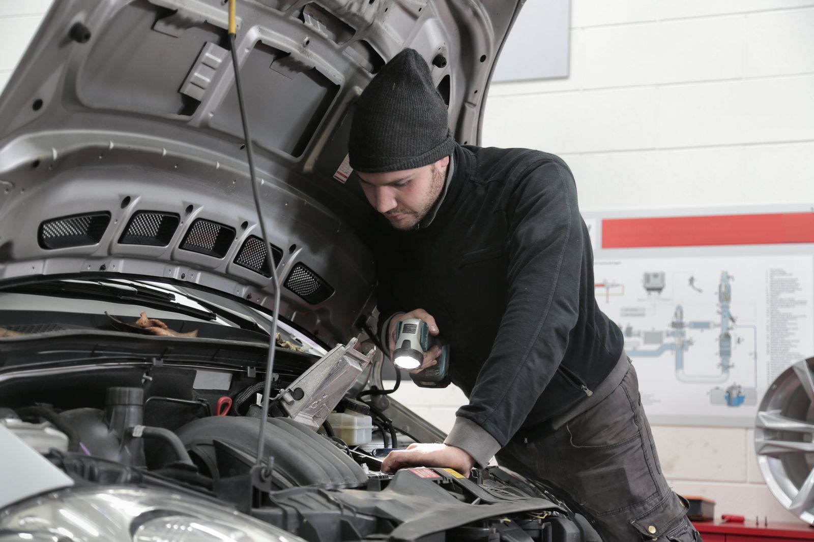Technician inspecting a vehicle in a professional workshop